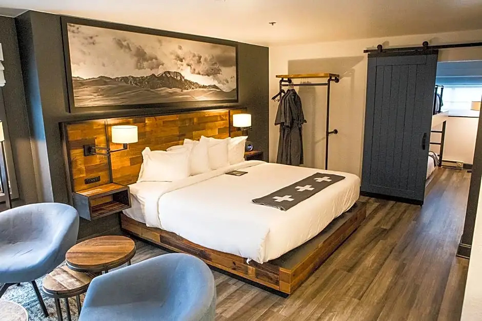 Double Suite (full double bed)