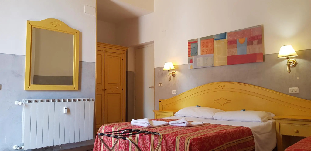 Standard Triple room