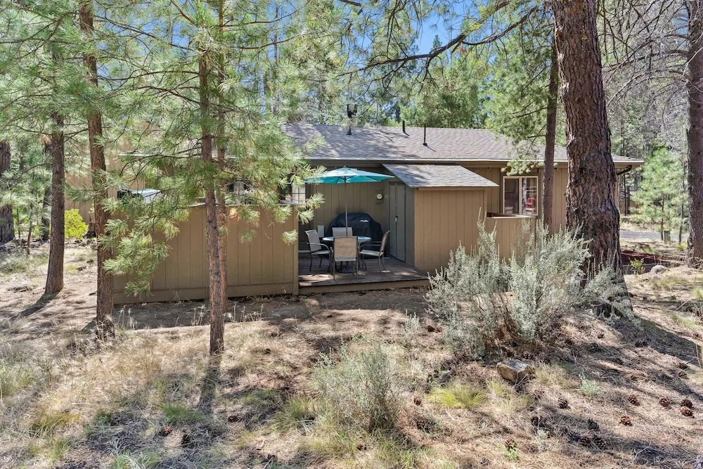 7 Grizzly Home New Private Hot Tub on the Deck and Bike for Adventure by RedAwning