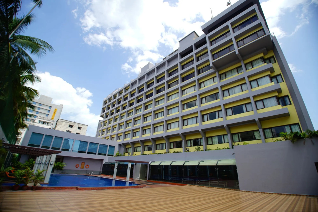Dolphin Hotel
