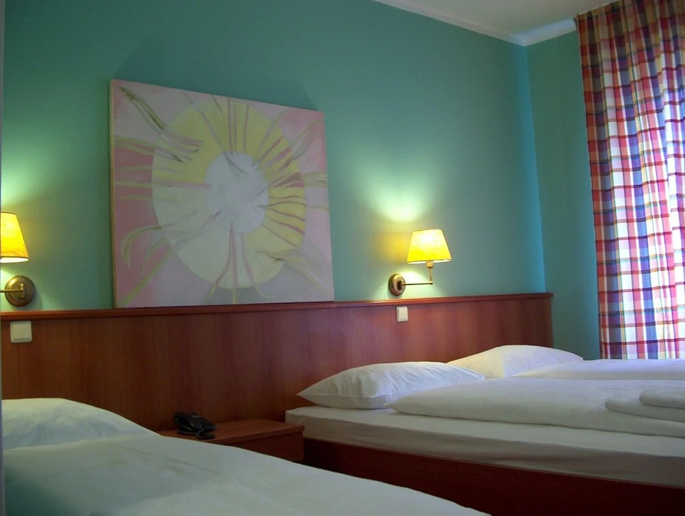 Standard Triple room