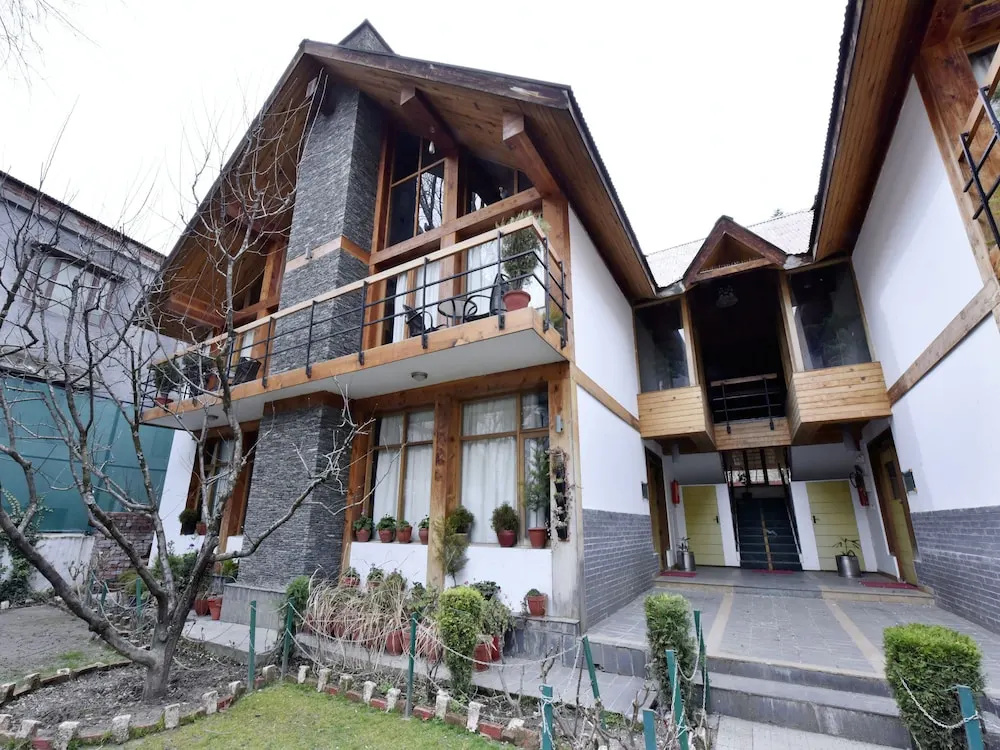 OYO 12325 River Country Cottages