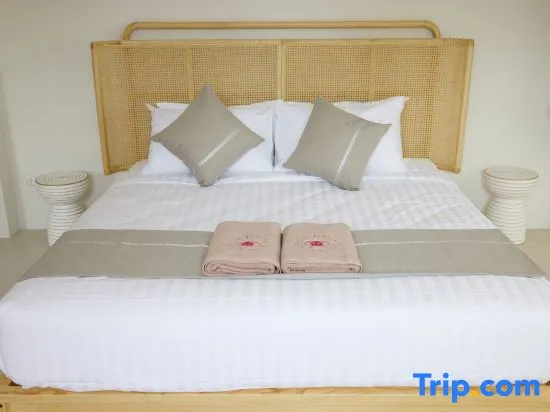 Deluxe Suite with water view