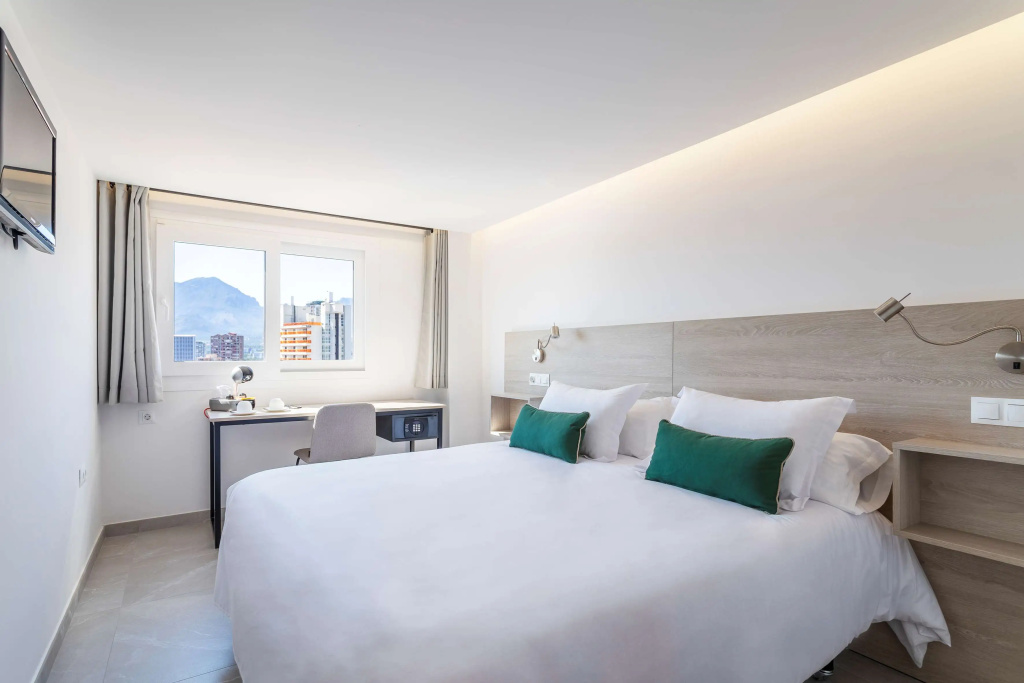 Double room (full double bed)