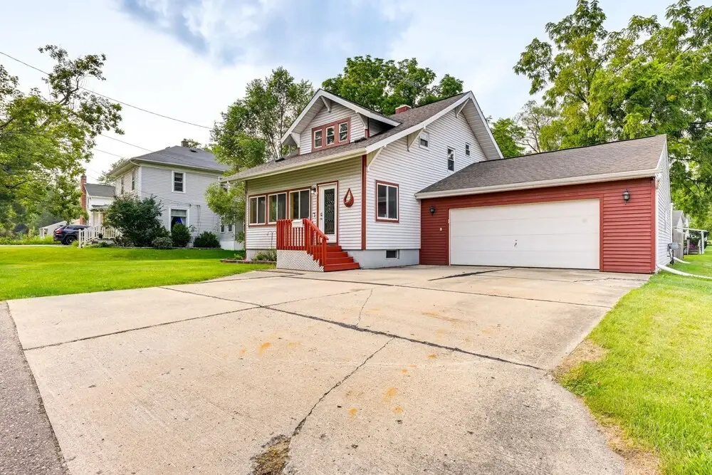 Grand Blanc Rental w/ Gas Grill & Private Yard
