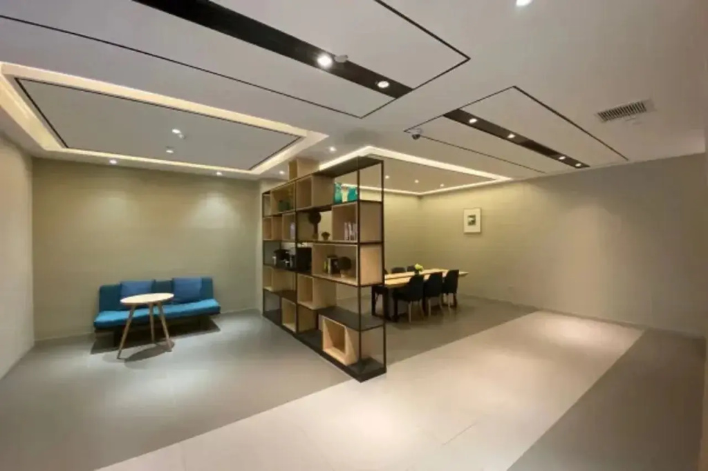Lobby & Reception