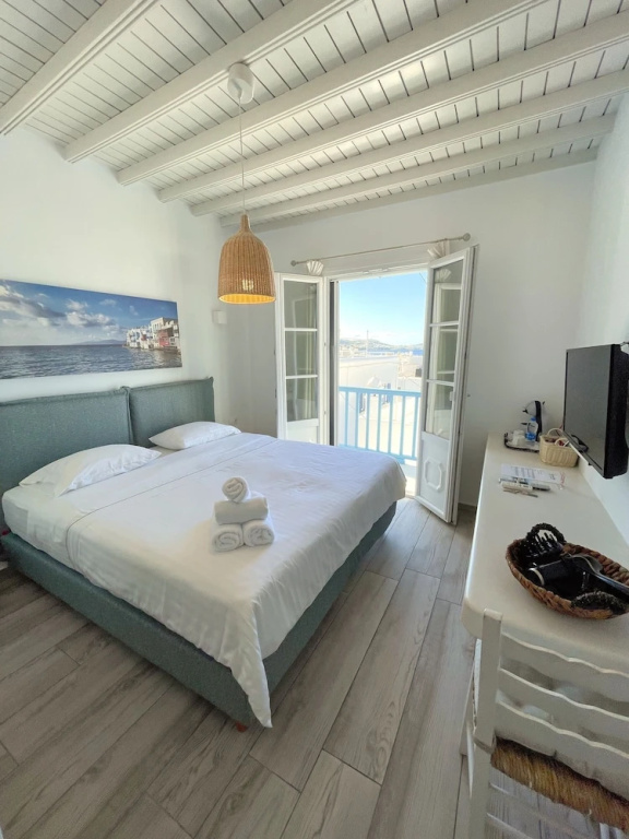 Standard Double room with balcony (full double bed)