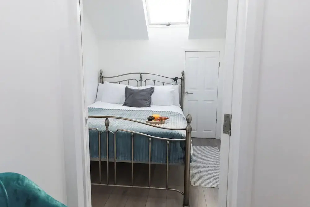 4 Guests - 2 Bedrooms - City Escape Retreat