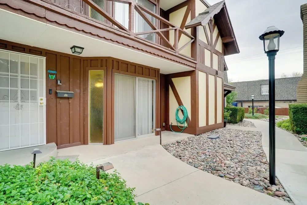 Cozy El Paso Condo w/ Patio ~ 7 Mi to Dtwn!