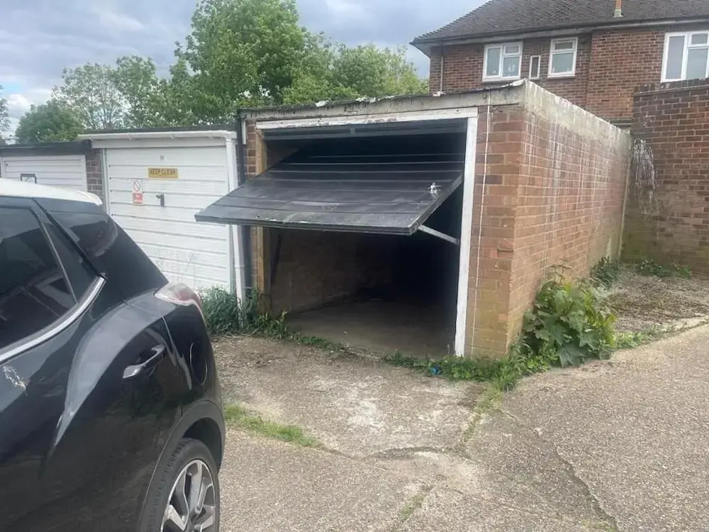 Cosy 2-bed Maisonette With Private Garage in Wembley