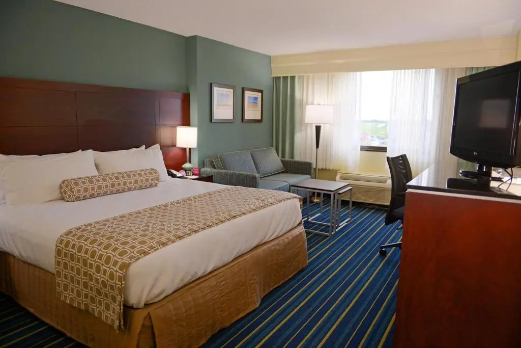 Crowne Plaza Virginia Beach Town Center by IHG - Chambres