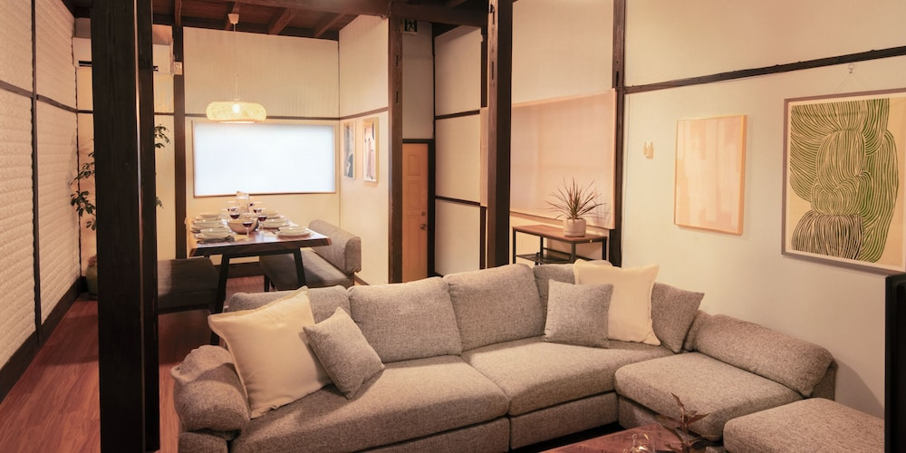 Within walking distance to Shinjuku | 4 min walk to nearest station | Entire 3BR house 75㎡ | Sleeps up to 10 | Family-friendly | High-speed Wi-Fi | Shibuya, Tokyo 사진 2