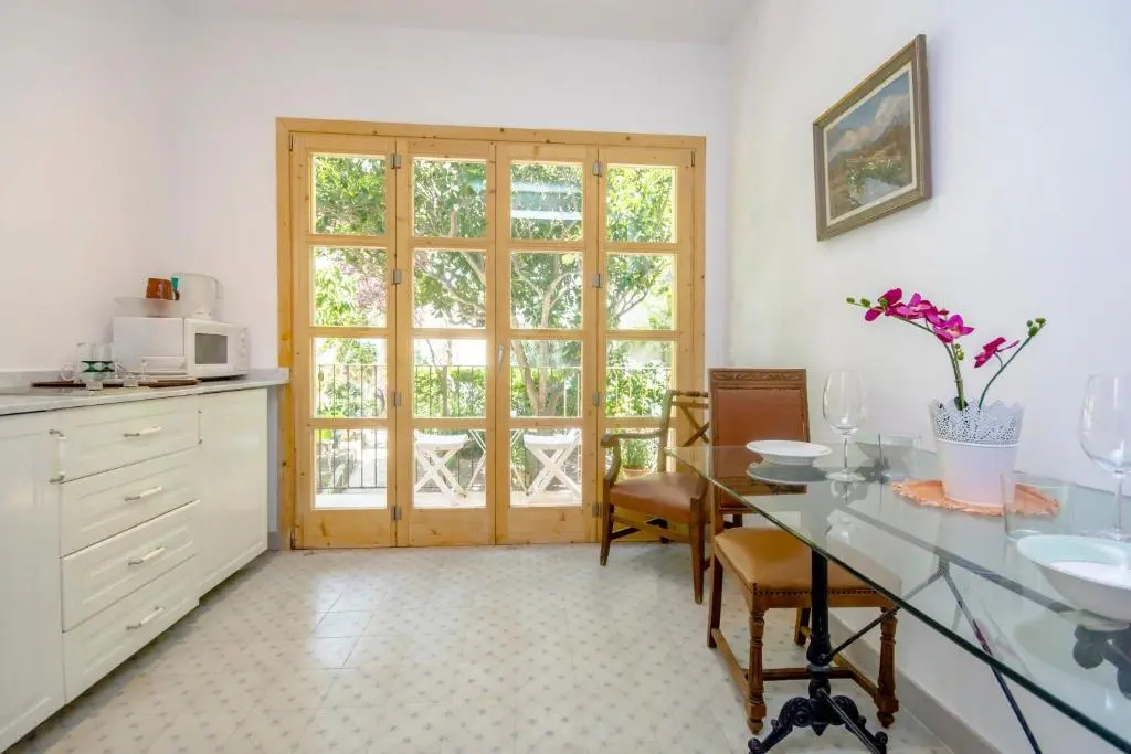 1 Bedroom Apartment with balcony