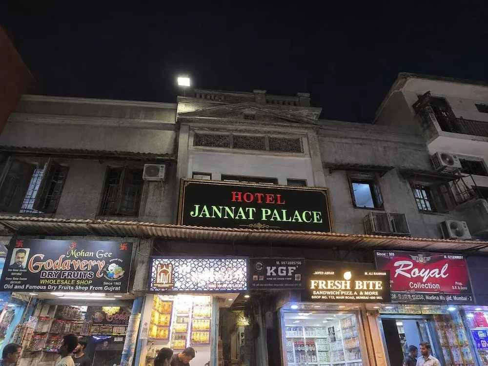 Hotel Jannat Palace Near Jama Masjid
