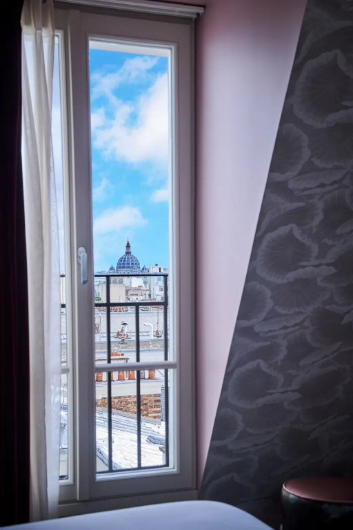 Hôtel du Rond-Point des Champs-Élysées 15