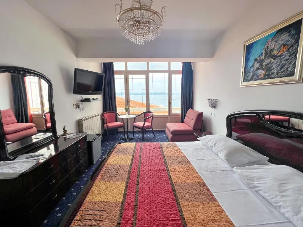 Deluxe Double room with sea view (full double bed)