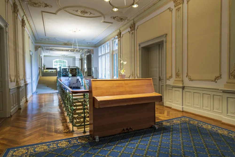 Lobby & Reception