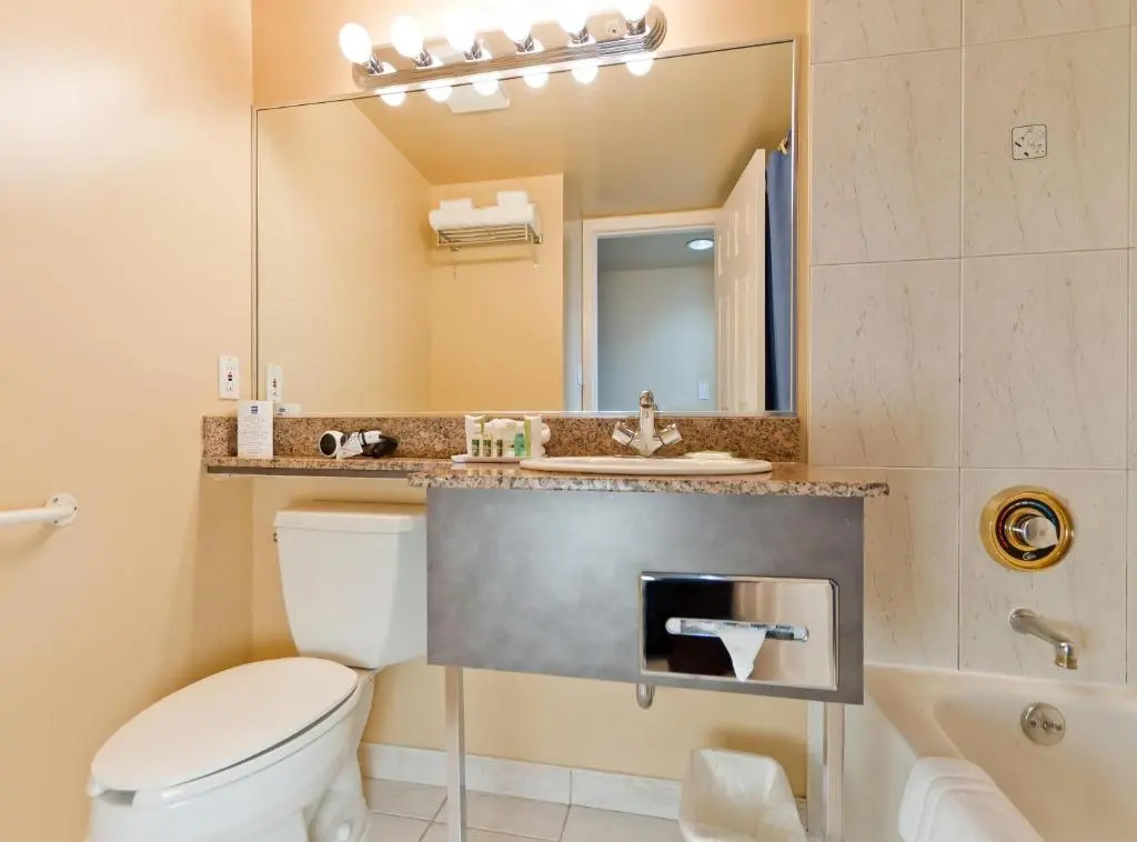 Deluxe Double Suite (full double bed)