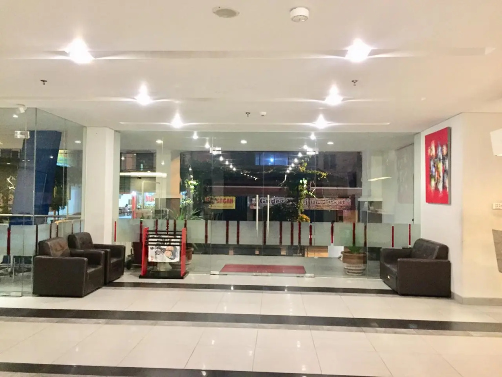 Lobby & Reception