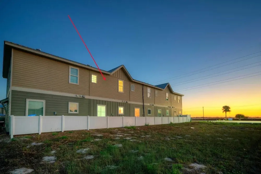 Sleeps 19 2 Homes w/ Pool, Foosball+shuffleboard Mins to the Beach + Shops