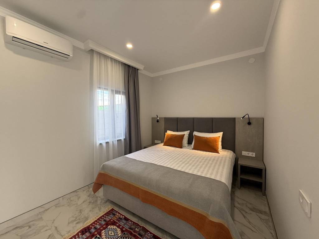 Deluxe Double room (full double bed)