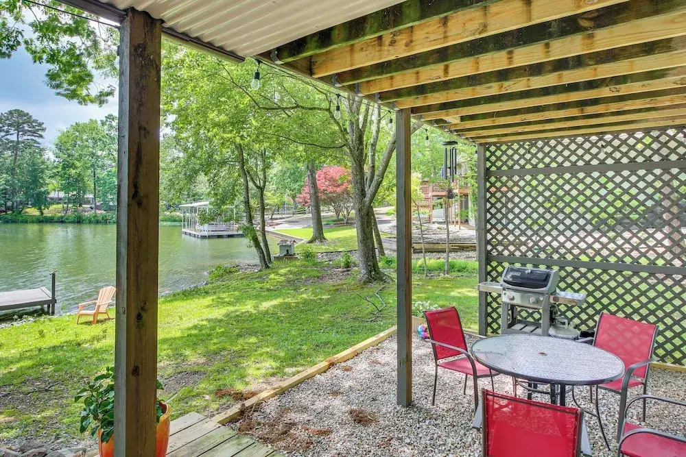 Scenic Studio on Lake Desoto w/ Patio!