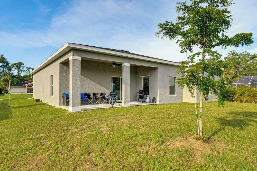 Golf, Shop & Beach-hop: Port Charlotte Gem w/ Yard