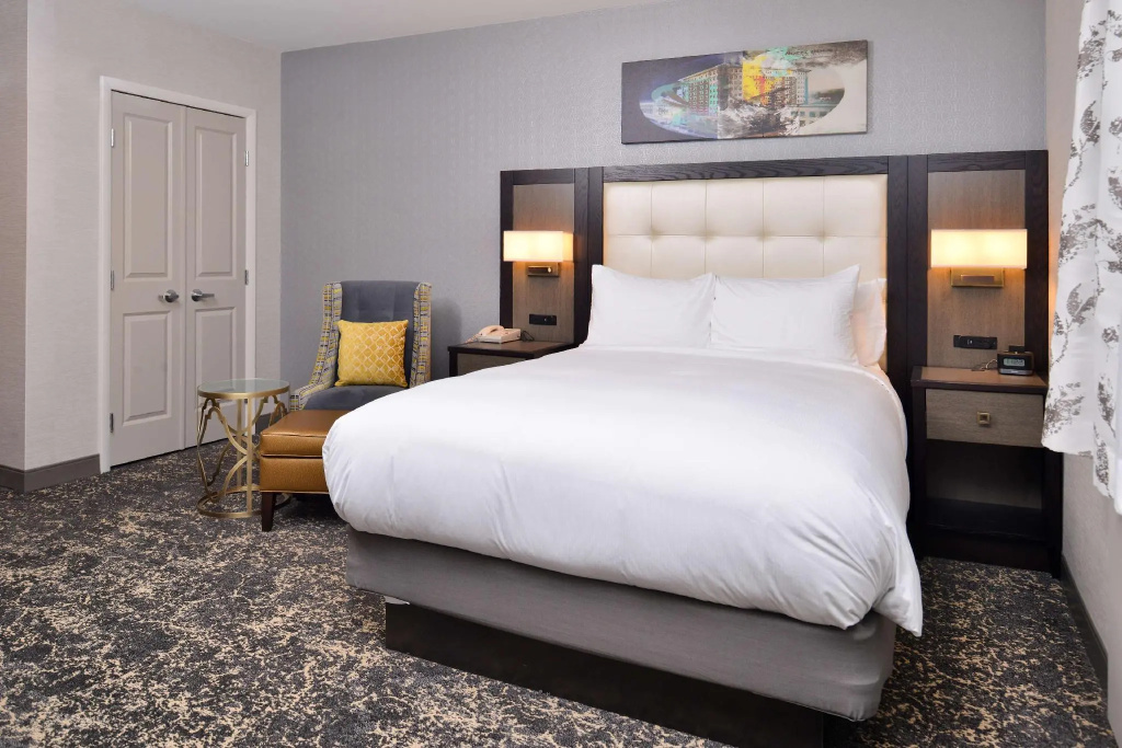 DoubleTree by Hilton Utica - Chambres