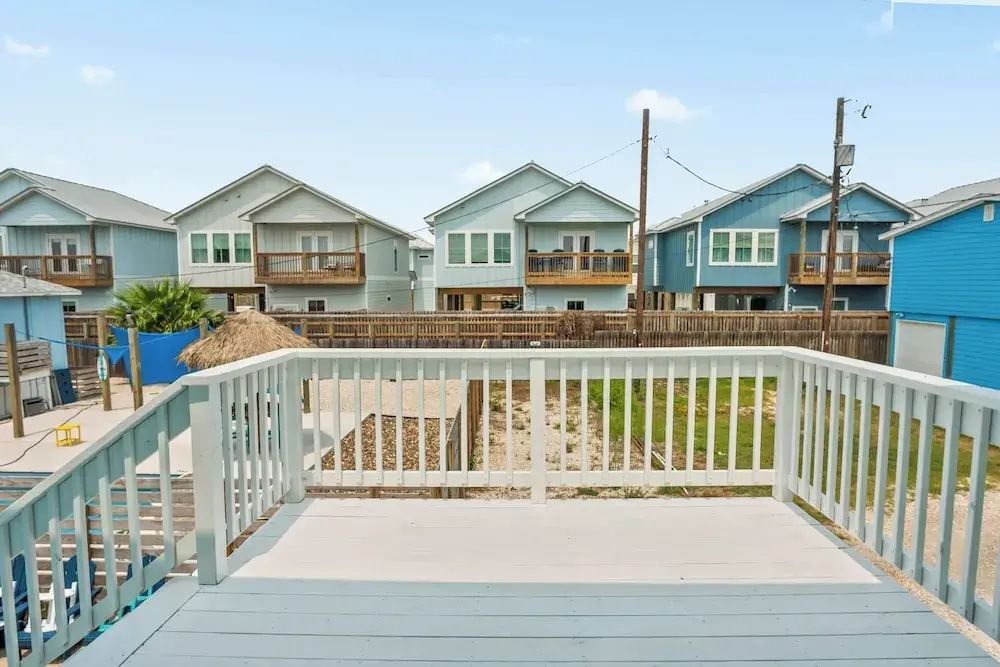 Tranquil Turquoise: Pet Friendly