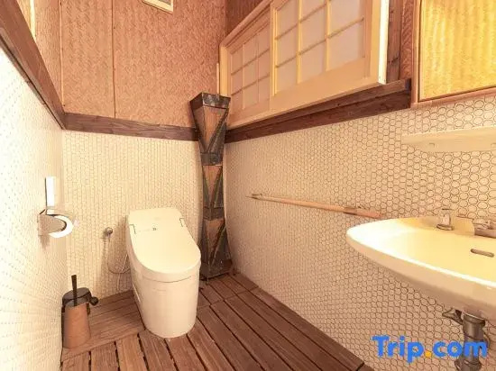Quiet countryside space near the city by car | Okinawa old house