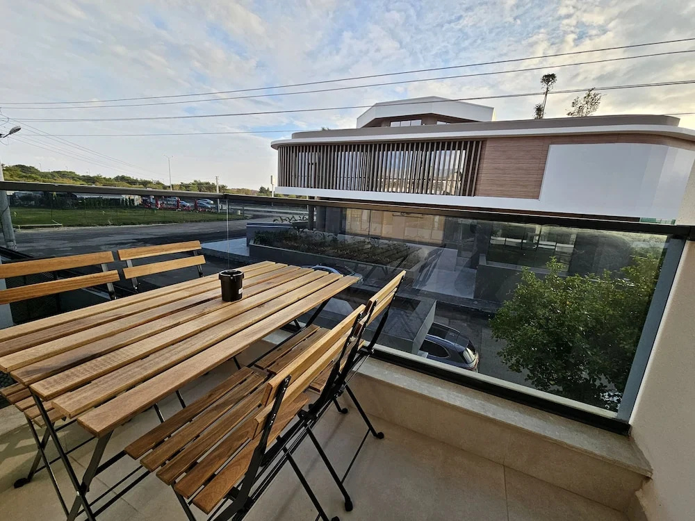 Professionally Maintained Spacious New Suites 2-3