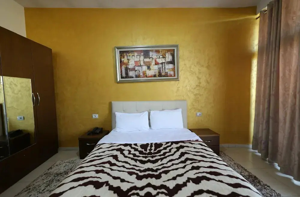 Hotel Gjuta - Chambres