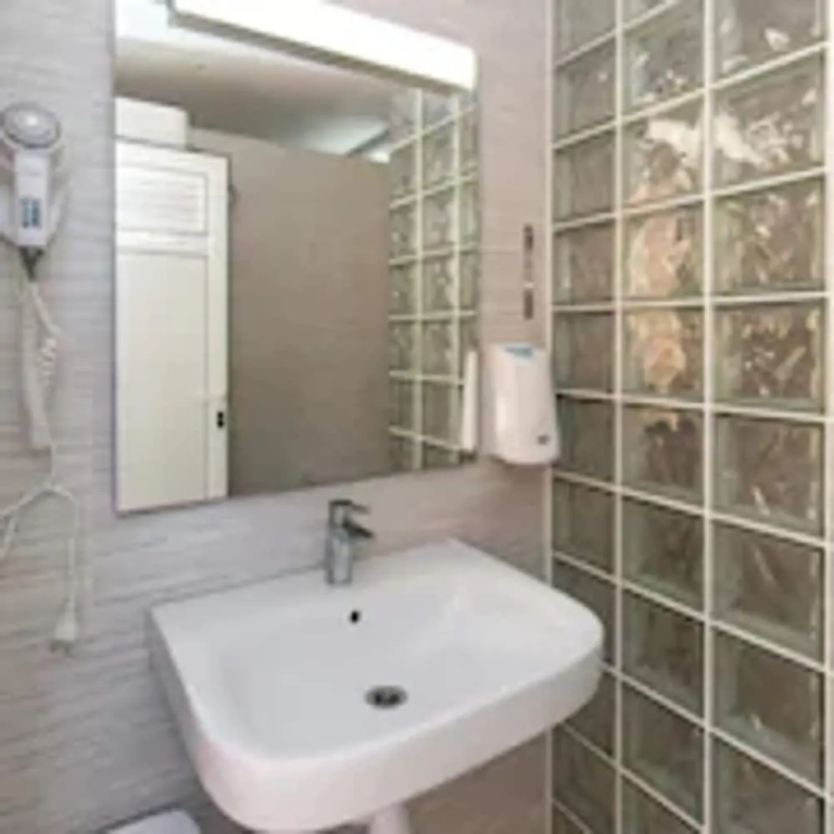 2 Bedrooms Bungalow
