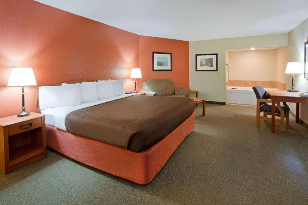Deluxe Double Suite (full double bed)