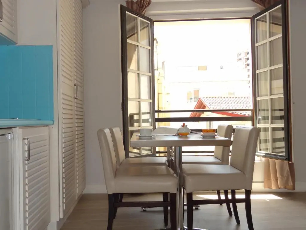 1 Bedroom Apartment with courtyard view