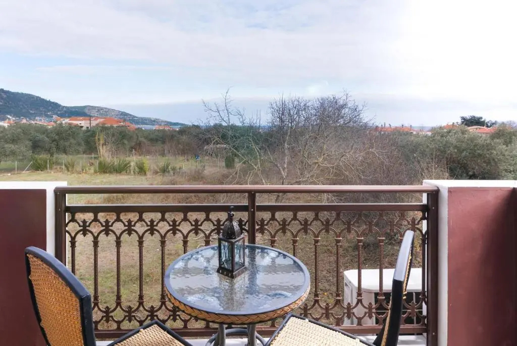 Balcony & Terrace