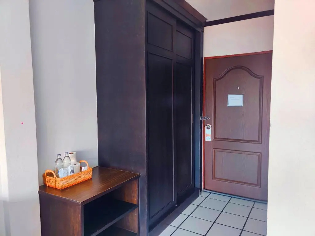 Thong Paeka Hotel - Chambres