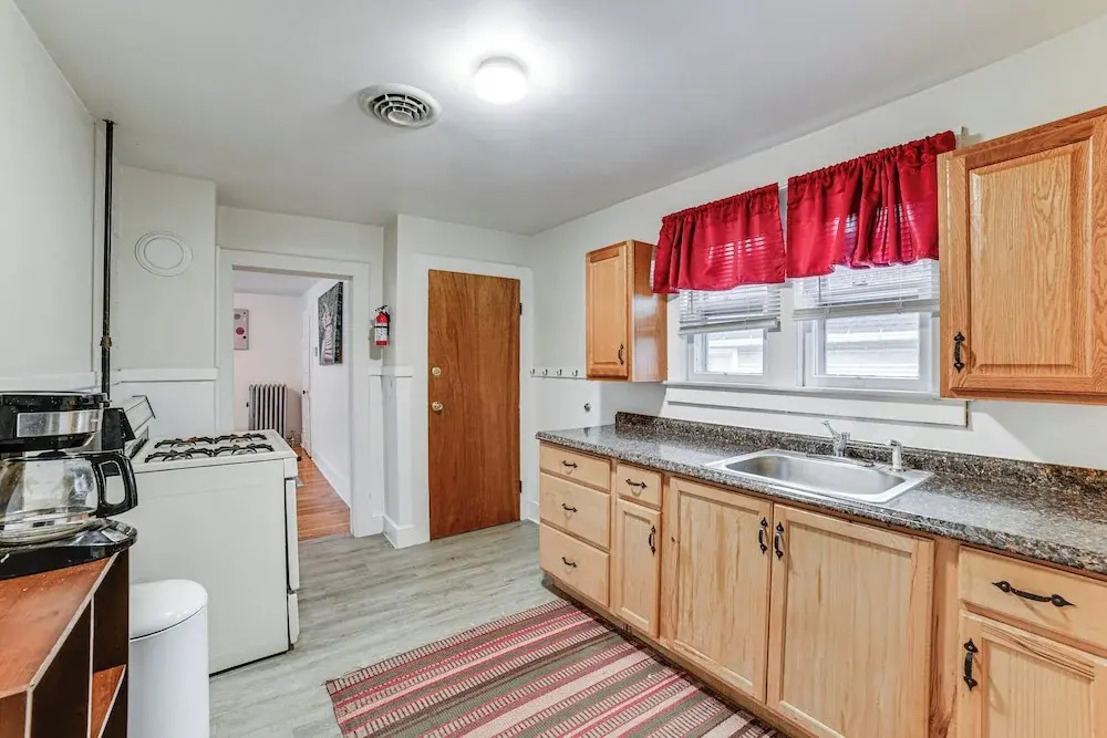 Work & Study: Binghamton Apt 2 Mi to Downtown
