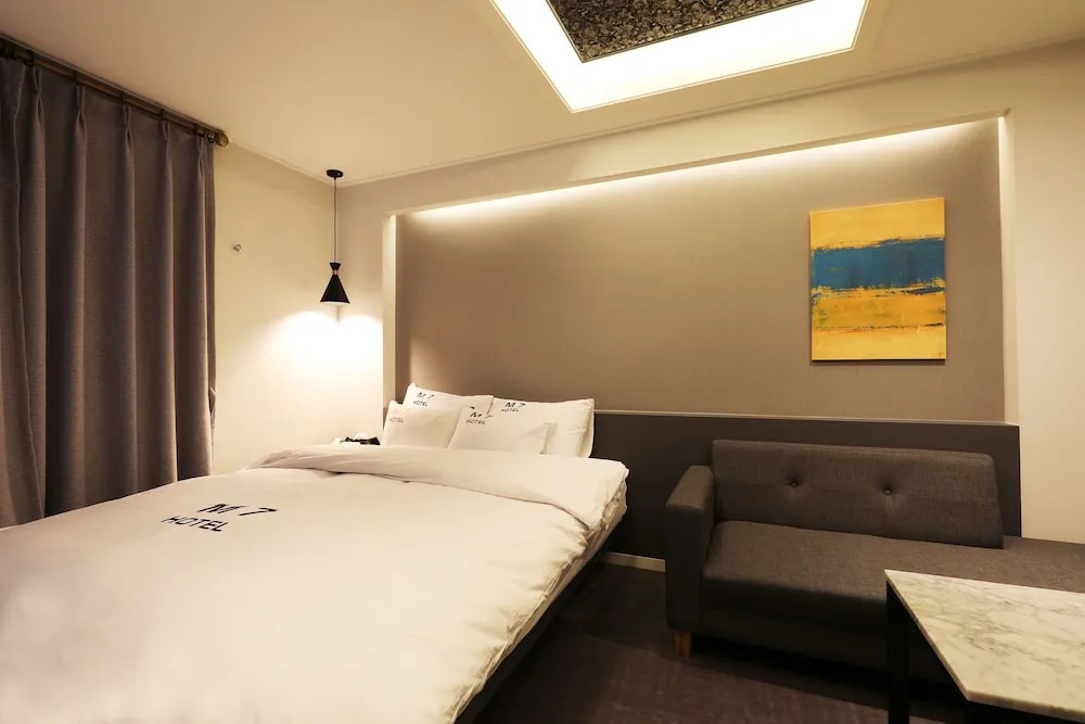 M7 hotel