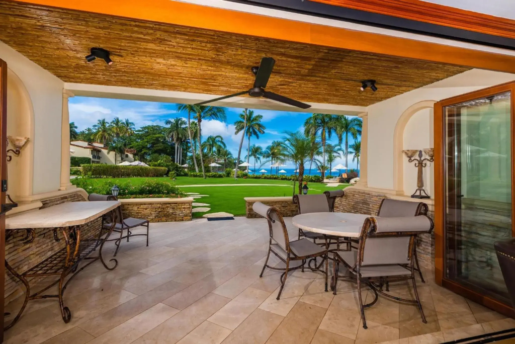 Luxury Ocean Front 2 BR and 3 baths for 6 Villa at the Palms Flamingo!