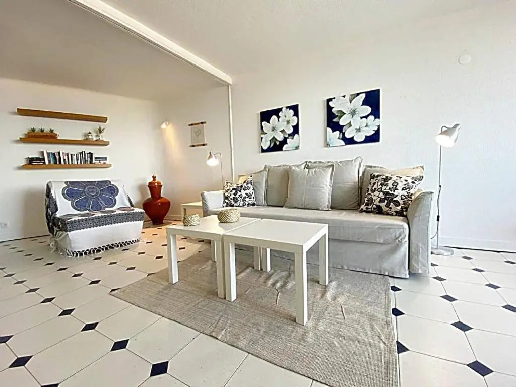 Apartment with sea view