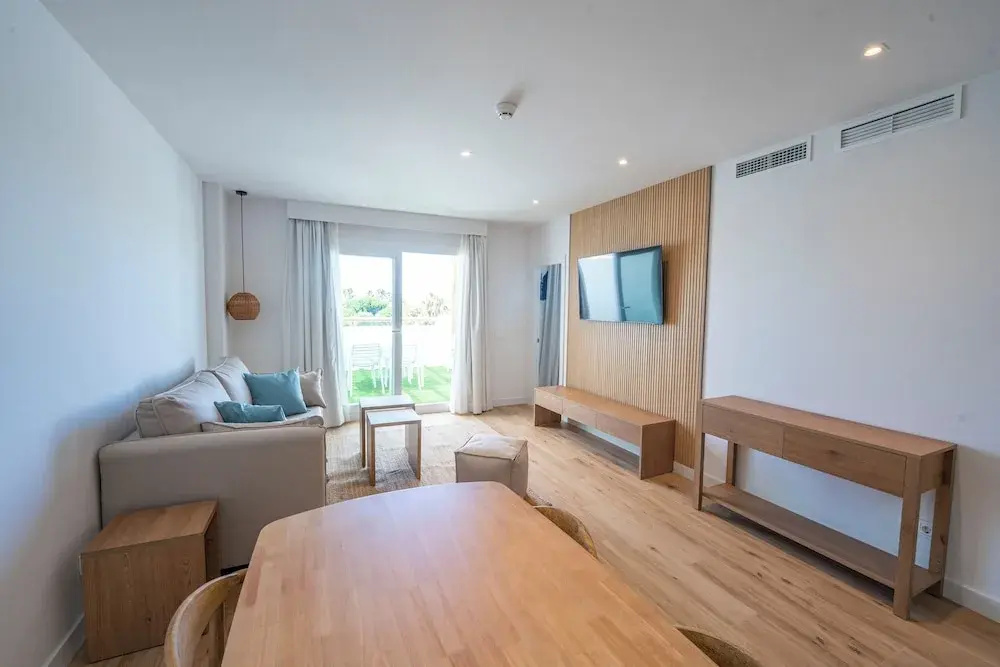 2 Bedrooms Comfort Apartment with sea view