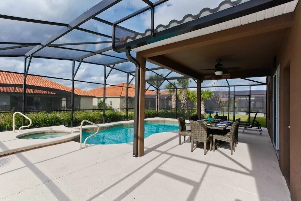 4176 Oaktree Drive 6 Bedroom Home by Redawning