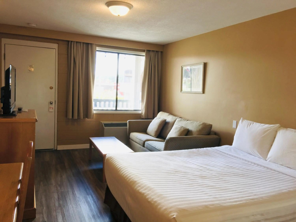 Thunderbird Motor Inn — 3