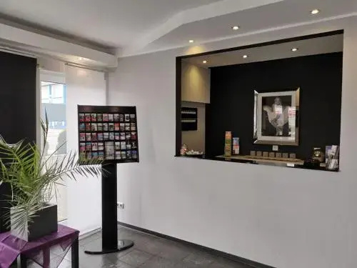 Lobby & Reception