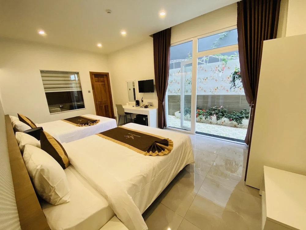 4 Bedrooms Apartment
