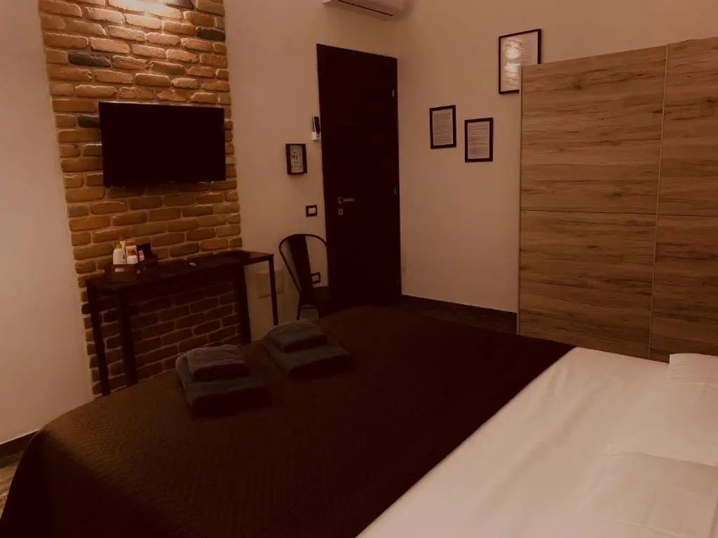 Standard Double room with balcony (full double bed)