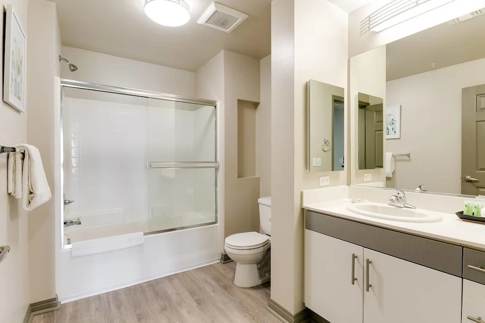 Walk to Venice Beach From a Sleek Apartment - Général