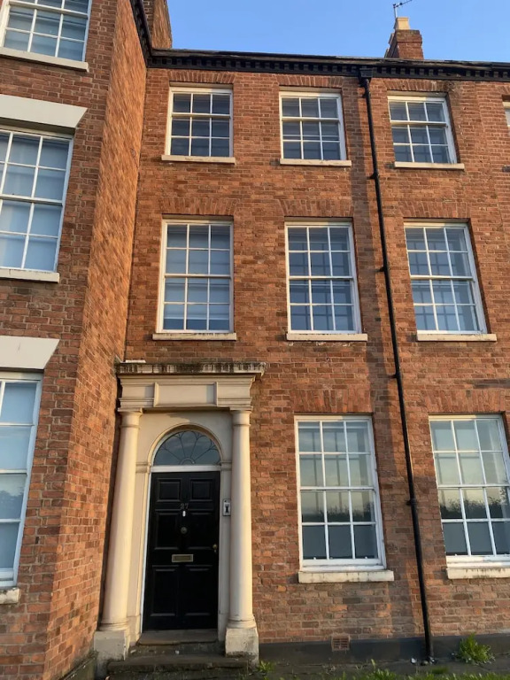 Extra Large Six Bed Six Bath Townhouse