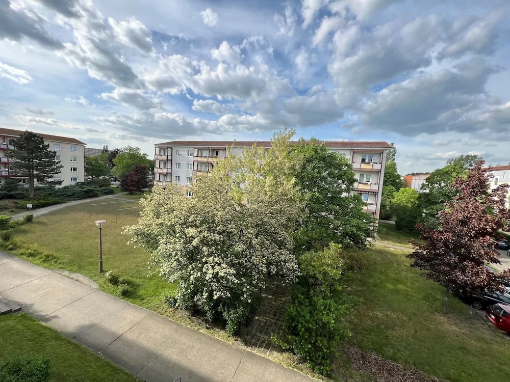 Charming 4-person Apartment in Hoyerswerda City Center
